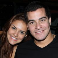 Thiago Martins comenta namoro de dois anos com Paloma Bernardi: 'É o mais longo'