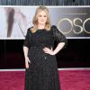 'Adele confirma turnê em 2015, após lançar o seu novo álbum, '25'', escreveu uma importante premiação no Twitter