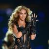 Beyoncé fez uma apresentação poderosa no domingo (3), durante o intervalo do Super Bowl