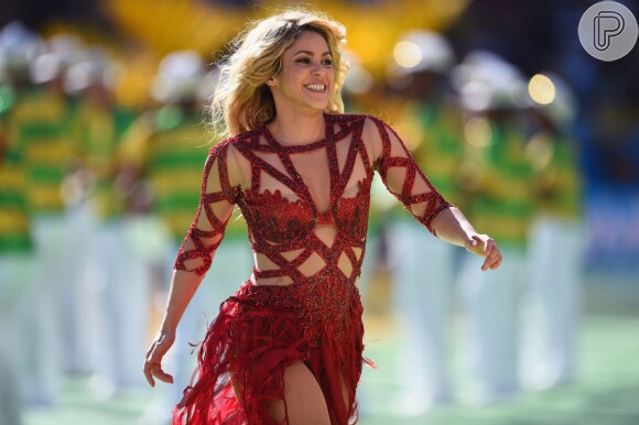 Shakira é a primeira pessoa a alcançar a marca de 100 milhões de seguidores do Facebook, em 18 de julho de 2014