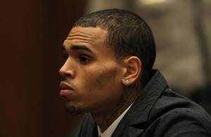 Rihanna acompanha Chris Brown nos tribunais em Los Angeles, nos EUA