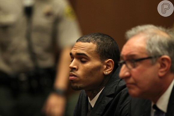 Chris Brown agrediu Rihanna em 2009 e foi condenado a pagar com serviços comunitários