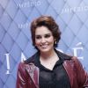 Suzi Rêgo escolheu uma blusa com transparência e um casaco vinho para a festa de lançamento de 'Império', a próxima novela das nove da TV Globo