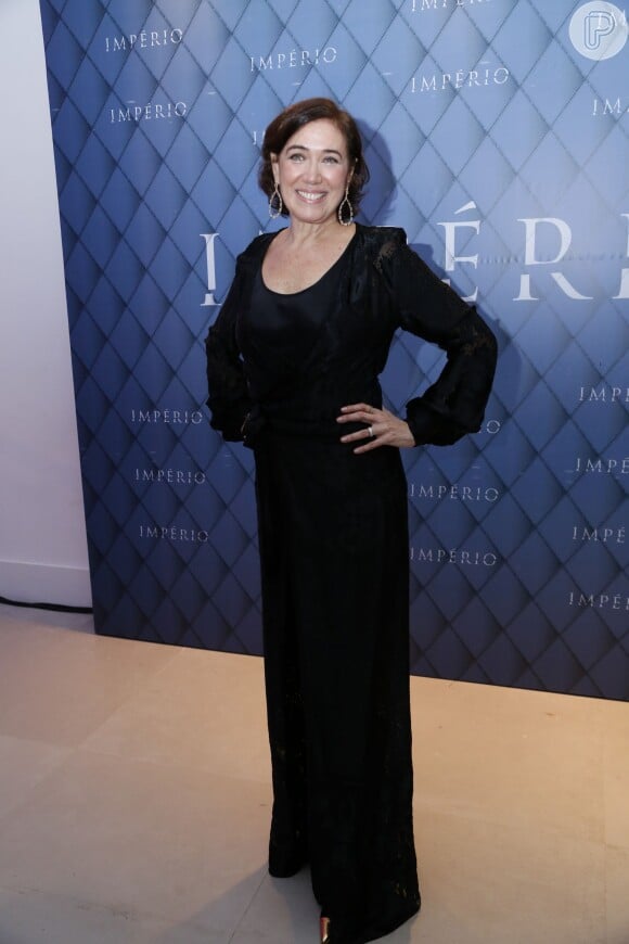 Lilia Cabral apostou no vestido preto para a festa de lançamento de 'Império', a próxima novela das nove da TV Globo