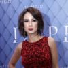 Andréia Horta escolheu um vestido vermelho para a festa de lançamento de 'Império', a próxima novela das nove da TV Globo