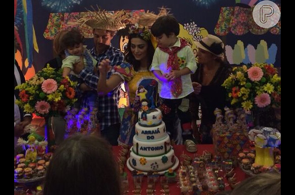 Juliana Paes celebra o primeiro aniversário do filho Antonio com festa caipira, no Rio de Janeiro, em 20 de julho de 2014