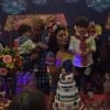 Juliana Paes e o marido, Carlos Eduardo Baptista, fazem festa caipira para celebrar 1 ano de Antonio