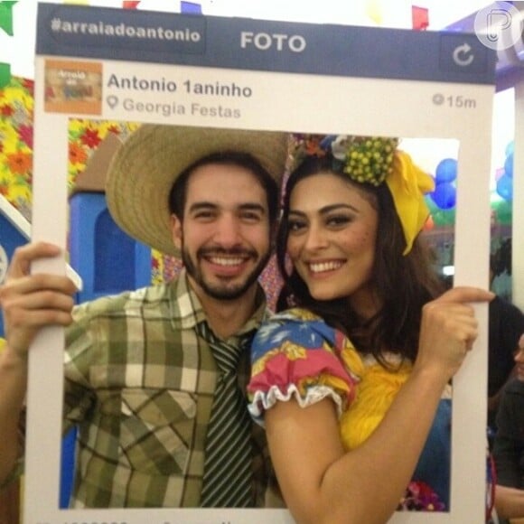 Juliana Paes se vestiu de caipira para celebrar o aniversário de Antonio, seu filho caçula