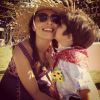 Juliana Paes ganha beijo do primogênito, Pedro, durante a festa e publica foto no Instagram