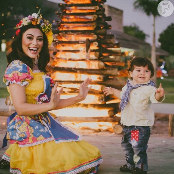 Juliana Paes publica foto com o filho Antonio no aniversário de 1 ano do menino: Sou grata diariamente por ter você guiando minhas ações' (21 de julho de 2014)