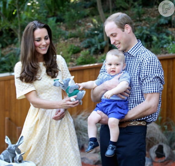 Príncipe George, filho de Kate Middleton, recebeu de presente uma canção de ninar composta exclusivamente para ele; realeza completa um ano de vida nesta terça-feira, 22 de julho de 2014