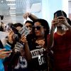 Anitta criou tumulto entre os fãs no aeroporto