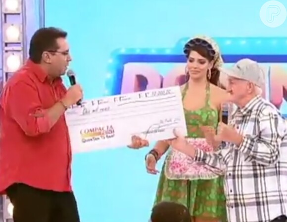 Russo ainda não recebeu o cheque de R$ 10 mil e a máquina de estampar camisetas que ganhou durante o programa 'Domingo Show', da Record, como informou o colunista de TV Daniel Castro