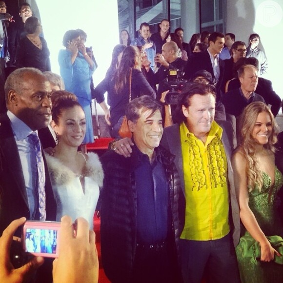 Danny Glover e Paulo Betti posam com simpatia para fotos na abertura do Festival de Paulínia