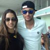 Neymar e Bruna Marquezine se desentendem na chegada a Barcelona, diz fã (25 de julho de 2014)