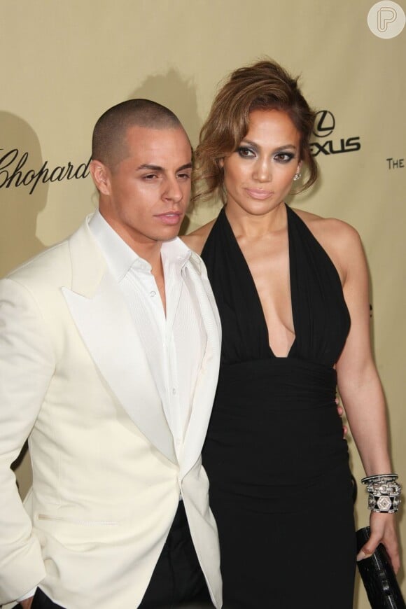 Jennifer Lopez namora o dançarino Casper Smart