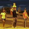 Fábio Assunção passou a tarde desta quarta-feira, 29 de julho de 2014, com os filhos na orla da praia da Barra da Tijuca, na Zona Oeste do Rio de Janeiro