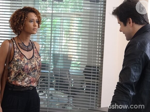 Verônica (Taís Araújo) encontra Jonas (Murilo Benício) esperando-a em sua casa e manda que ele vá embora, mas o empresário começa a se sentir mal, em 'Geraçao Brasil'