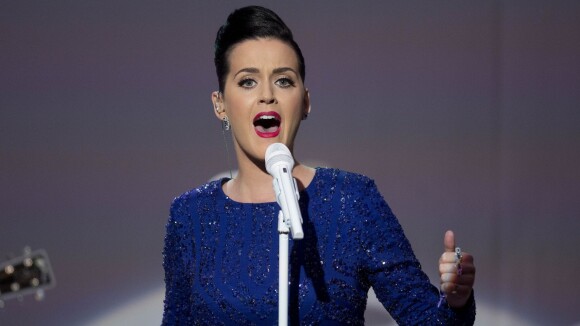 Katy Perry canta em jantar na Casa Branca com presença de Steve Wonder