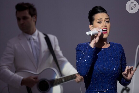 Katy Perry cantou uma versão do hit 'Roar' no pocket show