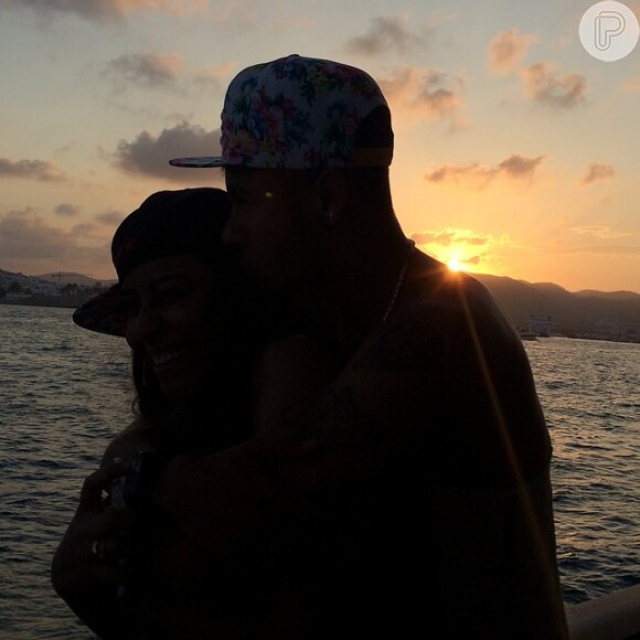 Neymar usou seu perfil no Instagram para demonstrar carinho pela irmã, Rafaella