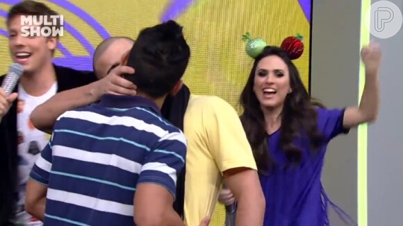 'Tudo pela Audiência': Tatá Werneck e Fábio Porchat festejam beijo gay no palco do programa