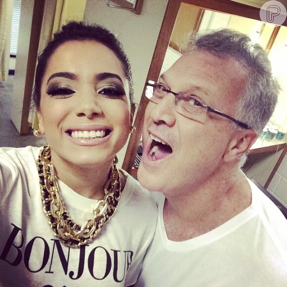 Anitta fez uma selfie com Pedro Bial e publicou o registro em seu Instagram: 'Admiração mútua', garantiu