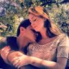Klebber Toledo postou a foto romântica em abril de 2012