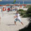 Thiago Lacerda joga vôlei em praia carioca