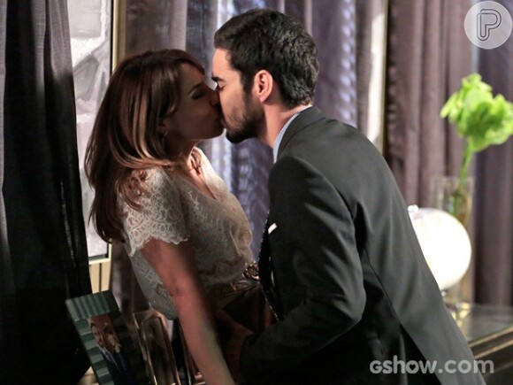 Danielle (Maria Ribeiro) e José Pedro (Caio Blat) protagonizam cenas quentes em 'Império'