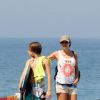 23 de agosto de 2014 - Patrícia Poeta curte praia com marido e filho
