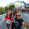 Bruna Marquezine curte o dia no parque Six Flags, em Los Angeles, nos Estados Unidos, na companhia de amigos, em 23 de agosto de 2014