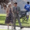 Leonardo DiCaprio, o ator que acaba de terminar seu namoro, faz cena com a atriz Joanna Lumley