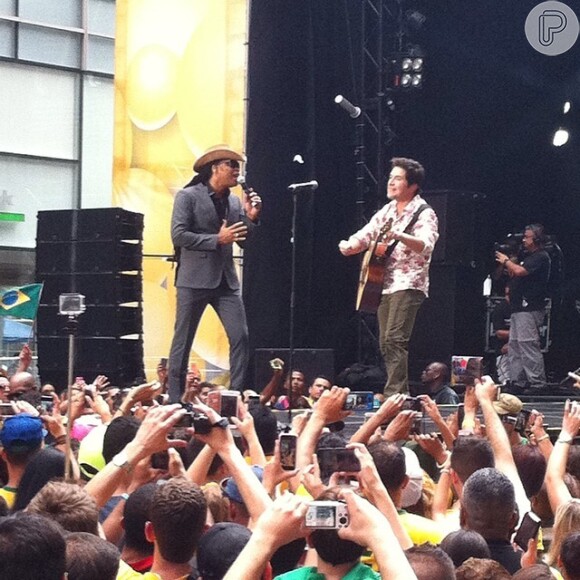 Daniel e Carlinhos Brown cantaram juntos no Brazilian Day, em Nova York