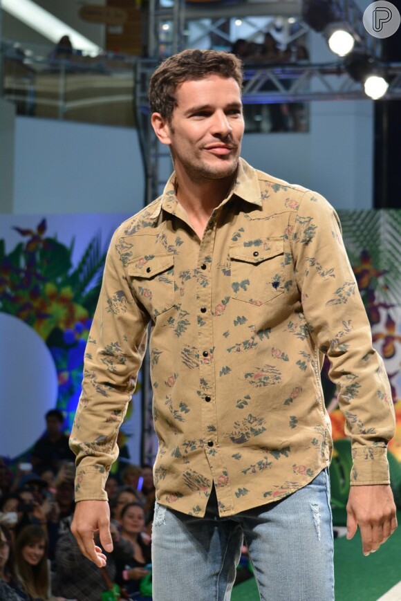No ar em 'O Rebu', Daniel de Oliveira participa de evento de moda no shopping Tatuapé, em São Paulo