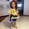Filha de Deborah Secco e Hugo Moura, Maria Flor usou look esportivo na Copa do Mundo 2018