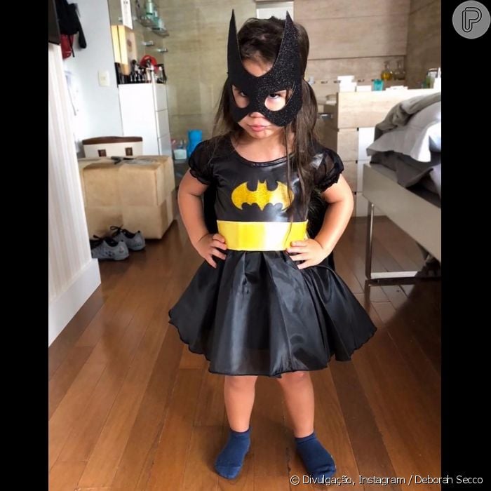 Filha de Deborah Secco e Hugo Moura, Maria Flor encantou a web ao se vestir de  Batman - Purepeople