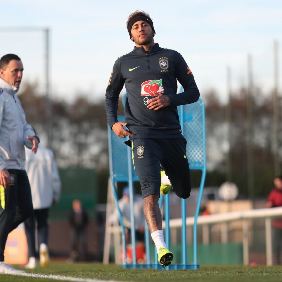 Neymar está em Londres treinando com a seleção brasileira