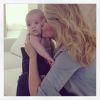 Feliz com a maternidade, Ana Hickmann gosta de dividir fotos do filho, Alexandre Jr, com seus seguidores nas redes sociais