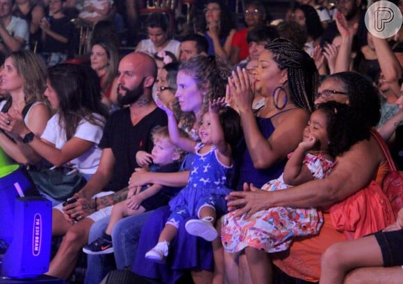 Juliana Alves curtiu circo com a filha, Yolanda, de 1 ano