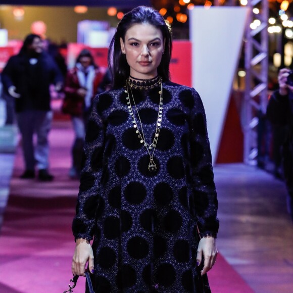 Isis Valverde espera chegada de Rael, seu primeiro filho com André Resende