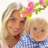 Karina Bacchi cobra R$ 20 mil por post com o filho, Enrico, de 1 ano