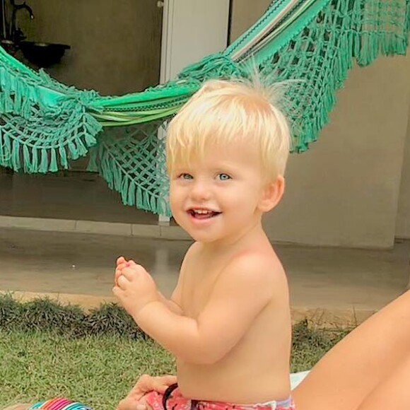 Karina Bacchi faz trabalhos publicitários com o filho, Enrico