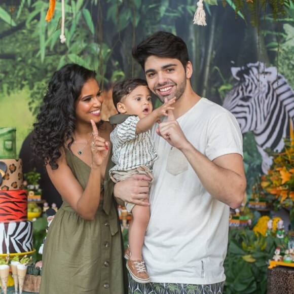 Aline Dias e Rafael Cupello celebraram o aniversário de 1 ano do filho