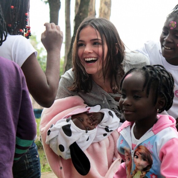 Premiada It Girl, Marquezine destacou a causa dos refugiados em seu discurso: 'Ganhou meu coração'