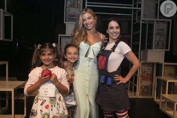 Grazi Massafera levou a filha, Sofia, de 6 anos, para prestigiar a peça 'Diário de Pilar na Grécia', no Teatro dos Quatro, no Shopping da Gávea, na zona sul do Rio de Janeiro, neste domingo, 18 de novembro de 2018