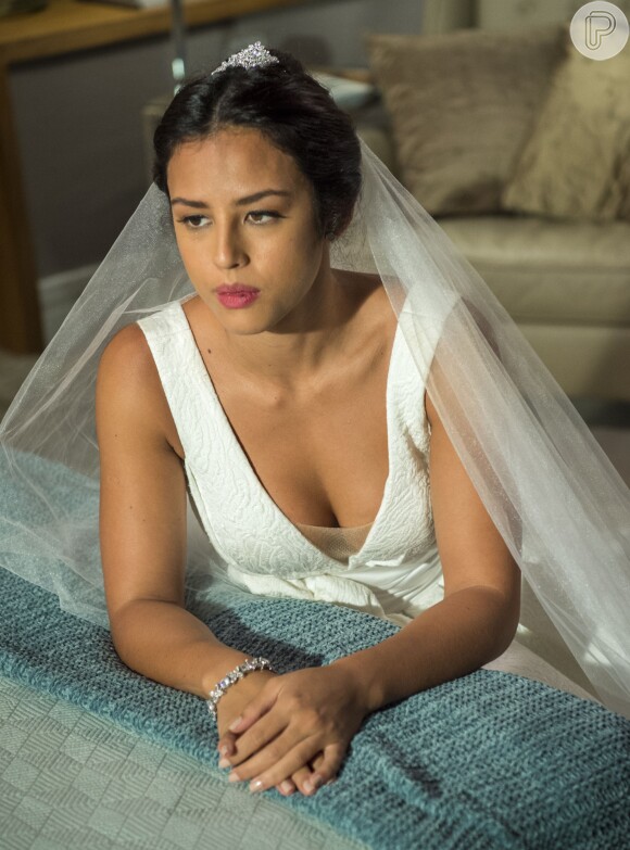 Laura (Yanna Lavigne) foi abandonada por Gabriel (Bruno Gagliasso) às vésperas do casamento na novela 'O Sétimo Guardião'