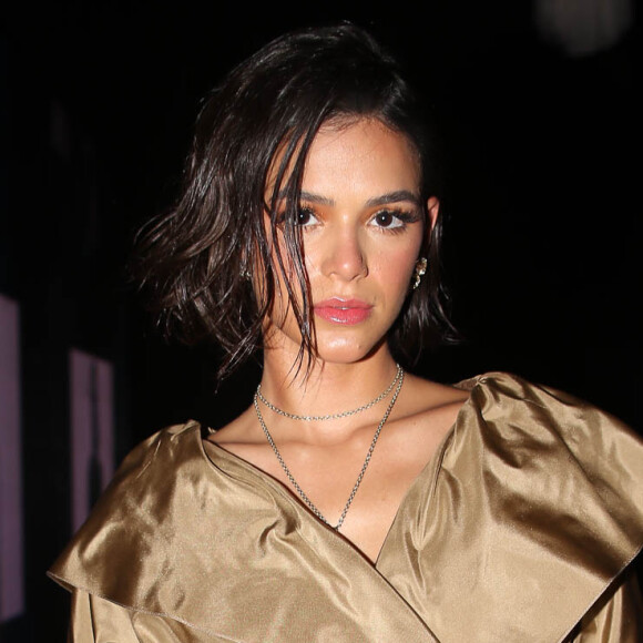 Bruna Marquezine nega desejo por cabelo loiro e curto em conversa com fãs no Twitter, em 26 de novembro de 2018