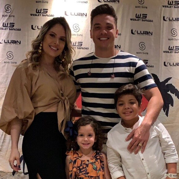 Wesley Safadão é tietado pelos filhos no São João de Caruaru e Ysis prova  já ser uma fashionista! Confira: Fotos - Purepeople