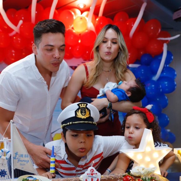 Wesley Safadão é tietado pelos filhos no São João de Caruaru e Ysis prova  já ser uma fashionista! Confira: Fotos - Purepeople